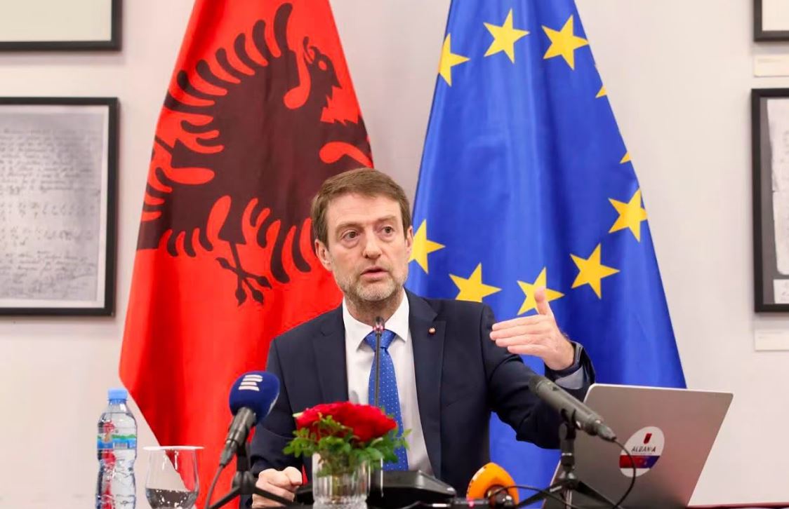 FM Hoxha condemns Serbian minister’s Kosova statement over ethnic cleansing remarks