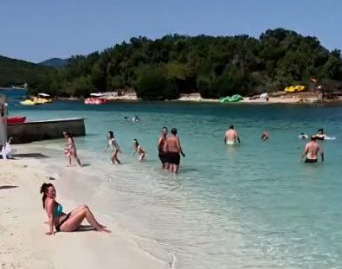 High tourist flow in Ksamil as Ionian beauty attracts visitors worldwide