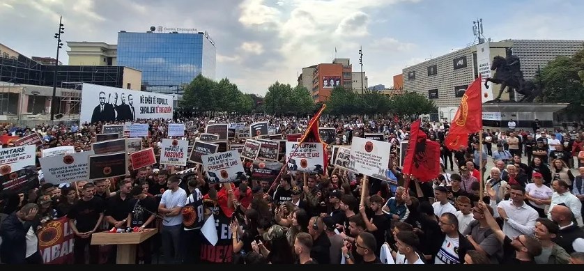 Students march in Prishtina against sentences for former Kosova Liberation Army leaders