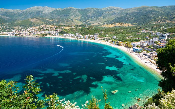 Tourists Generate Around €2.4 Billion in Revenue in First Half of 2026