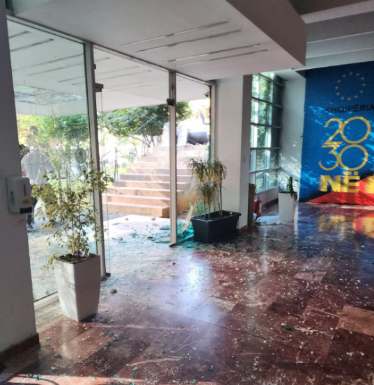 Nufi Condemns Attack on Socialist Party Headquarters as Protesters Set Fire to Tirana Police Station