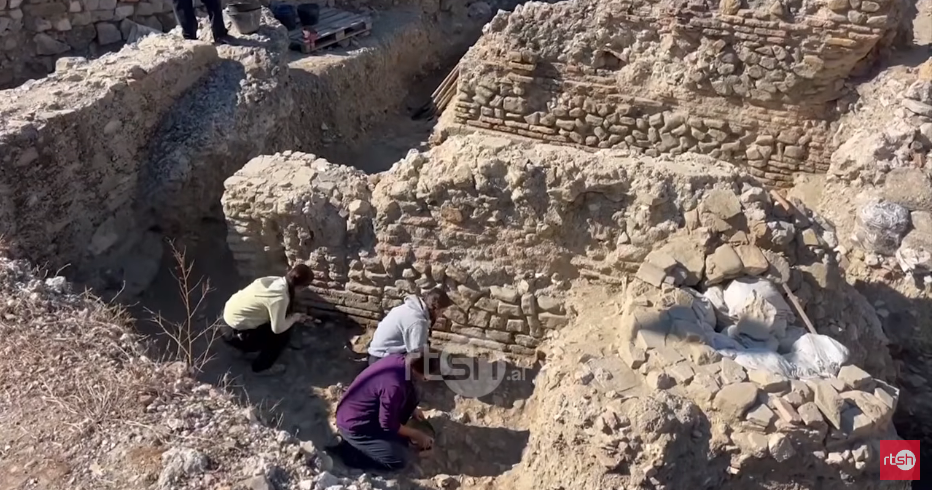 Albanian and Italian archaeologists continue excavations at Durrës Amphitheatre