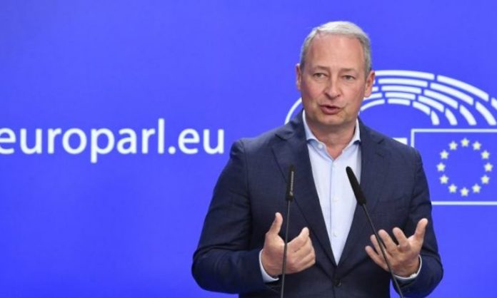 EU Rapporteur Schieder Urges Calm as Protests Turn Violent in Tirana