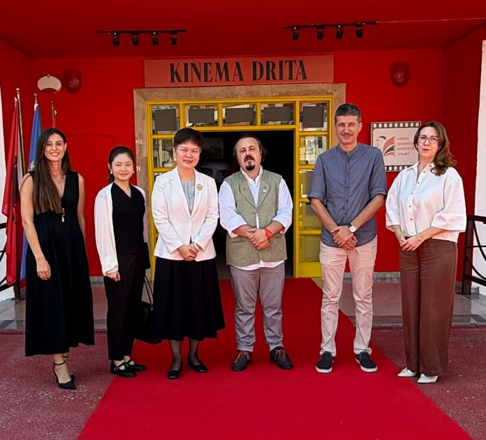 L&rsquo;ambassadeur de Chine visite les Archives cinématographiques centrales ; de nouvelles collaborations culturelles sont attendues