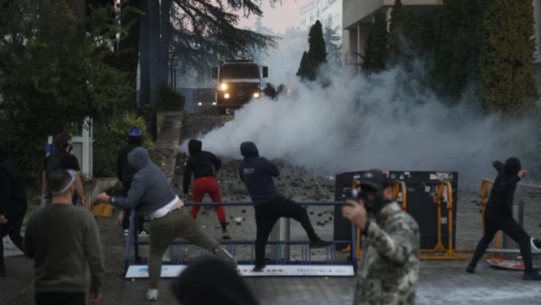 Manifestations violentes à Tirana et dans ses environs. Police : 152 arrestations, 120 policiers blessés
