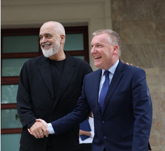 Commissaire McGrath : L’Albanie a sa place dans l’UE, parmi les pays en tête du processus d’adhésion