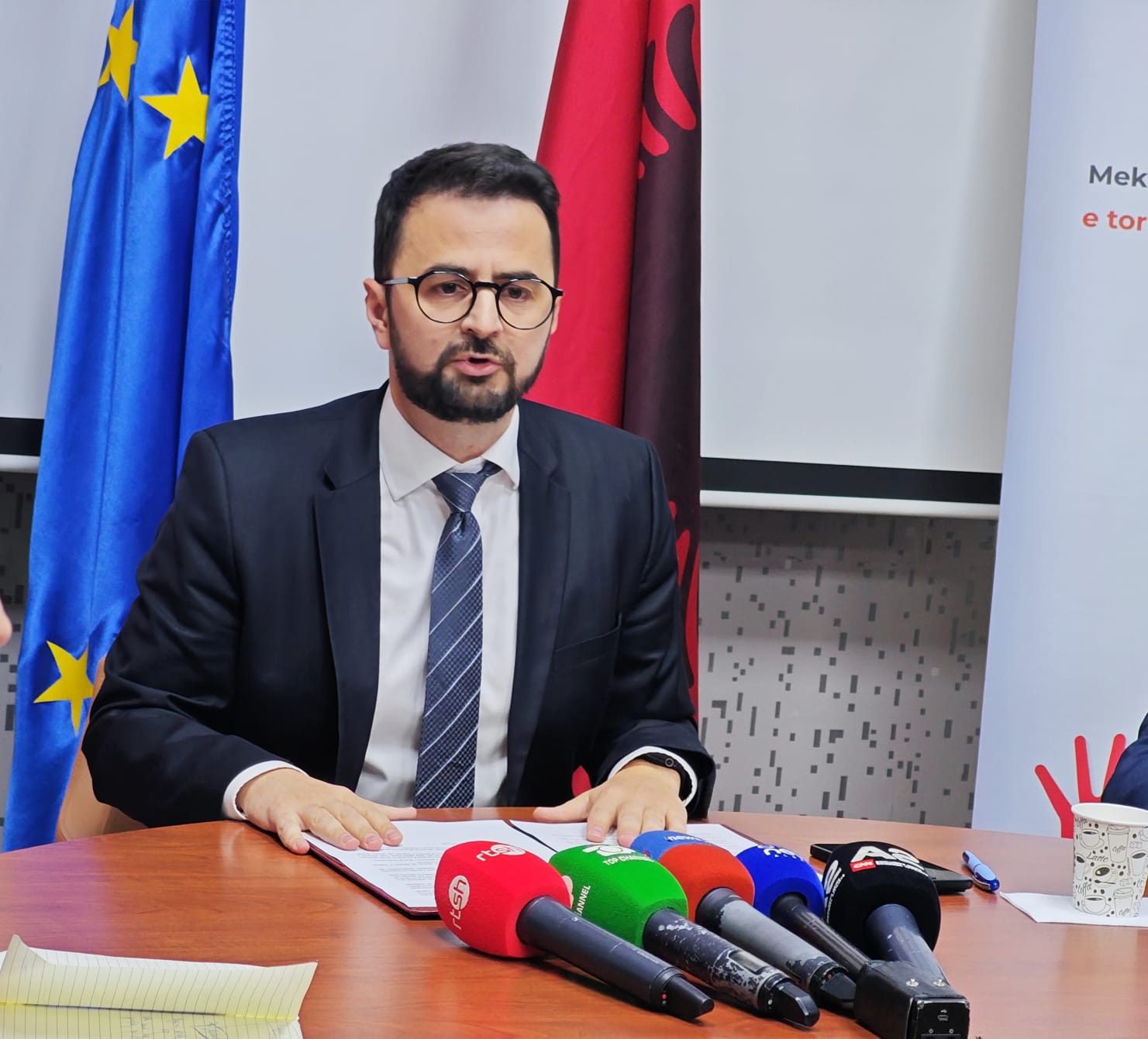 Manifestations en Albanie : le Médiateur alerte sur les violences présumées et les conditions de détention