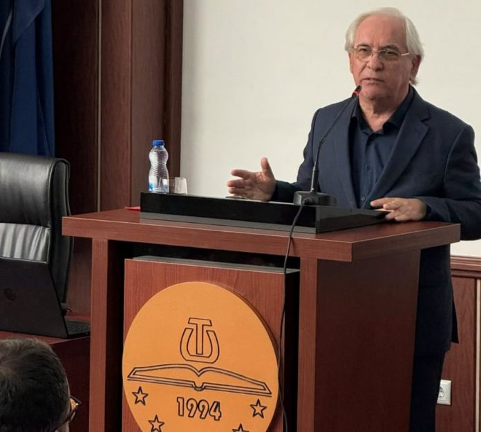 « Le Grand Dictionnaire de la langue albanaise » au Salon du livre académique pan-albanais de Tetovo