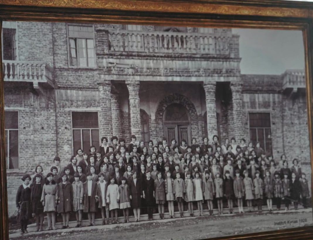Exposition organisée à l&rsquo;occasion du 135e anniversaire de l&rsquo;école de filles de Korça