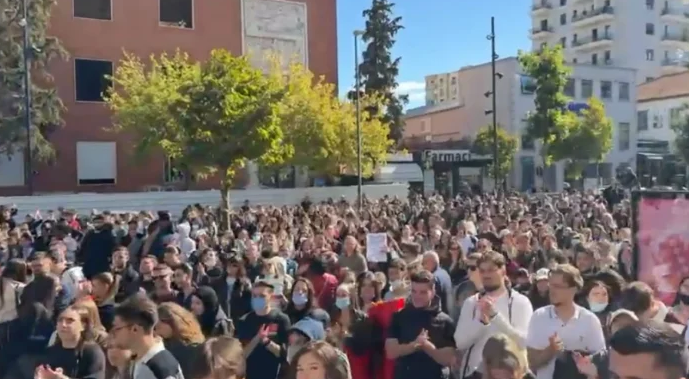 Manifestation – Des étudiants et des lycéens boycottent les cours et commencent à marcher vers le ministère de l&rsquo;Éducation