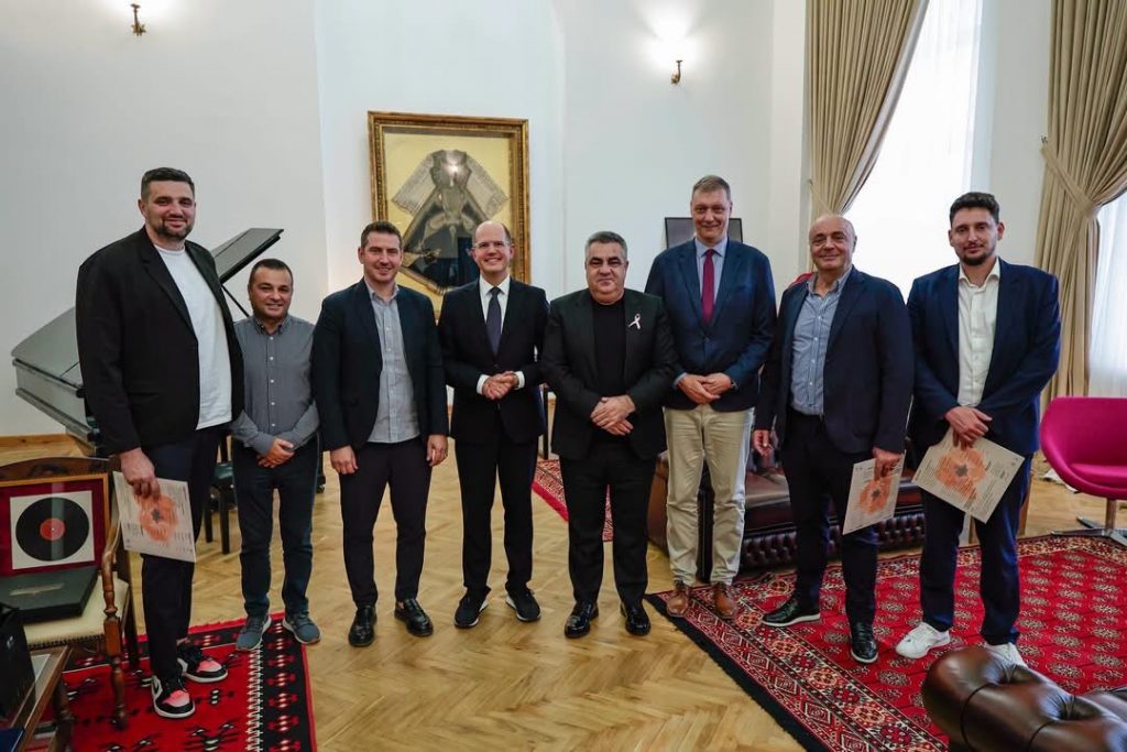 Gonxhja reçoit des officiels de la FIBA​​; l&rsquo;accent est mis sur le développement du basket-ball albanais