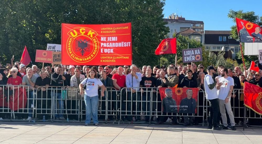 « La liberté a un nom », manifestent des manifestants à Pristina