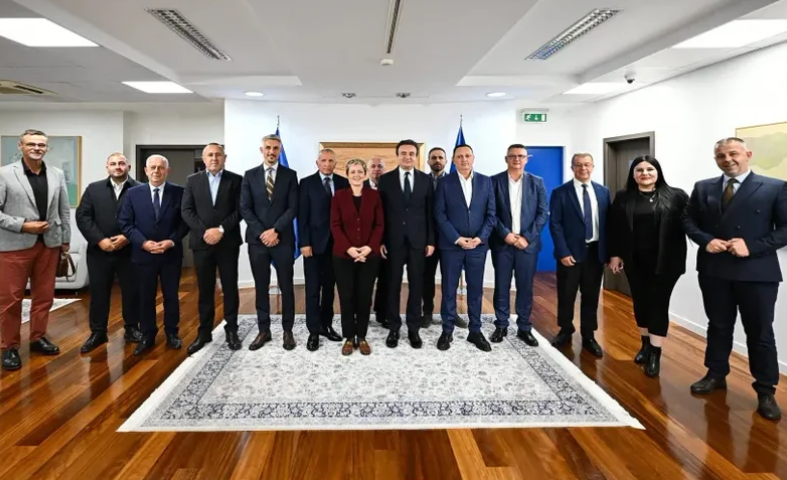 Kurti appelle les partis albanais de Serbie à poursuivre leur coopération