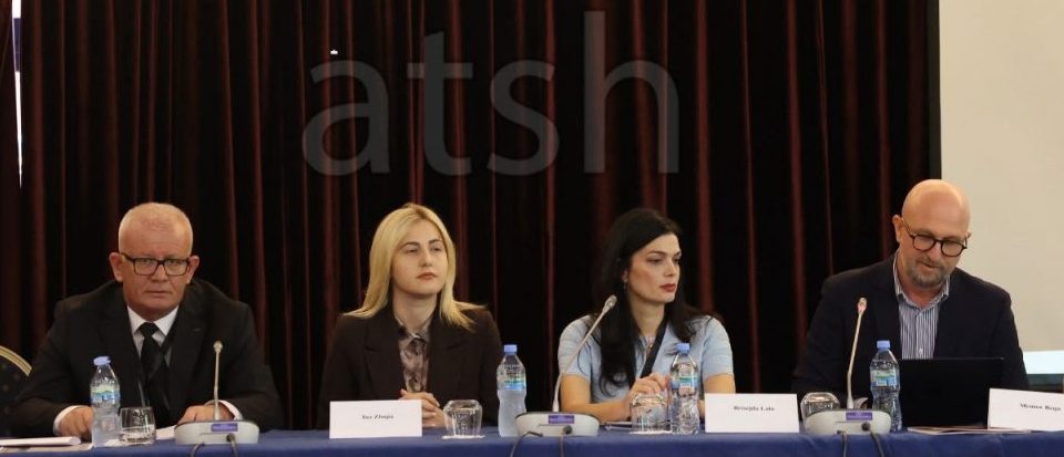 Des universités albanais et européennes débattent de l&rsquo;héritage communiste et de la mémoire historique