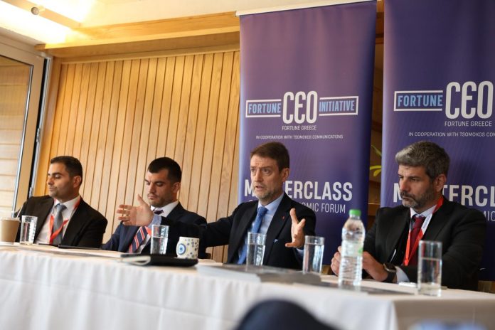 Συνάντηση Χότζα με Έλληνες επιχειρηματίες στο Φόρουμ των Δελφών