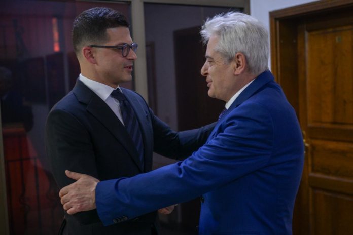 Ο Βένγκου συναντά τον Αλί Αχμέτι στο Τέτοβο: Ο αλβανικός παράγοντας θεωρείται πυλώνας σταθερότητας και προσανατολισμού στην ΕΕ