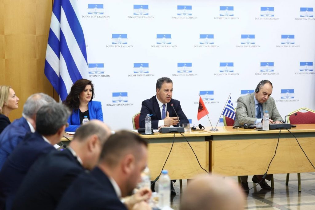 Συνάντηση του Προέδρου της Βουλής των Ελλήνων, Πελέσι, με τον Αντιπρόεδρο Πλακιωτάκη στην Αθήνα για την ένταξη στην ΕΕ