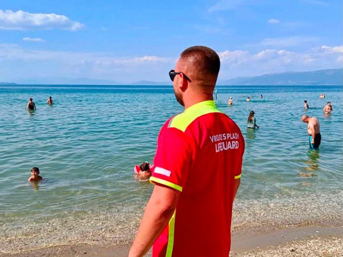 Οι αρχές παρακολουθούν τις ακτές της λίμνης Πόγραδετς για την προστασία των δημόσιων παραλιών