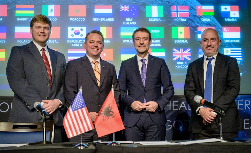 L’Albania firma gli Accordi di Artemis presso la sede della NASA
