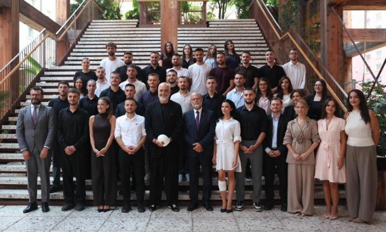 Il Primo Ministro Rama ospita il Consiglio degli studenti della Facoltà di Filosofia di Pristina