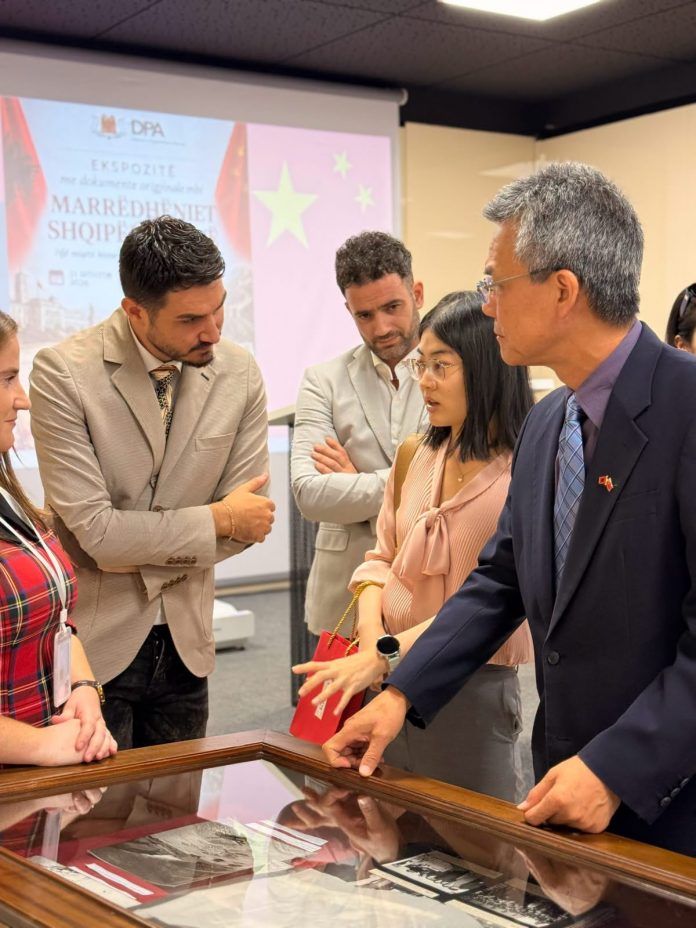 La Direzione degli Archivi inaugura la mostra sulla storia delle relazioni tra Albania e Cina