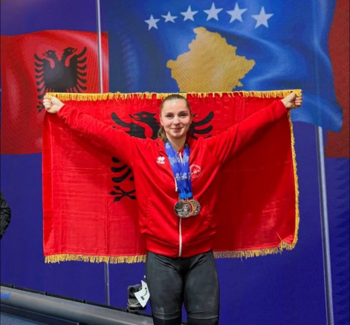 Pesi, Enkileda Carja vicecampionessa europea U20: tre medaglie a Durazzo