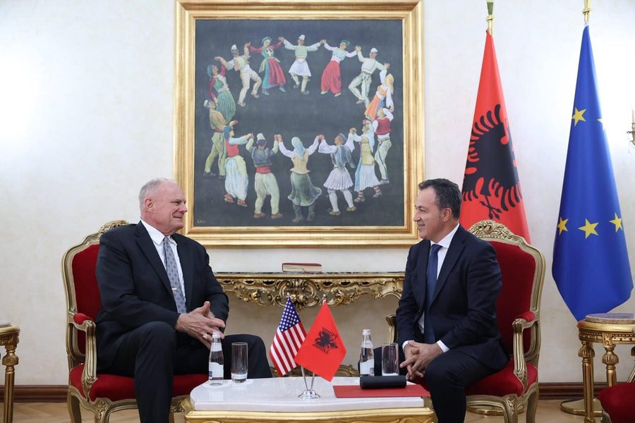 Peleshi accoglie il nuovo ambasciatore USA in Albania Eric Wendt