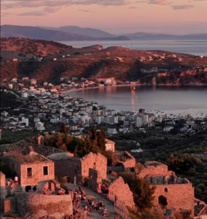 Il Ministro Gonxhja: “Himara continua ad attrarre visitatori anche in autunno”