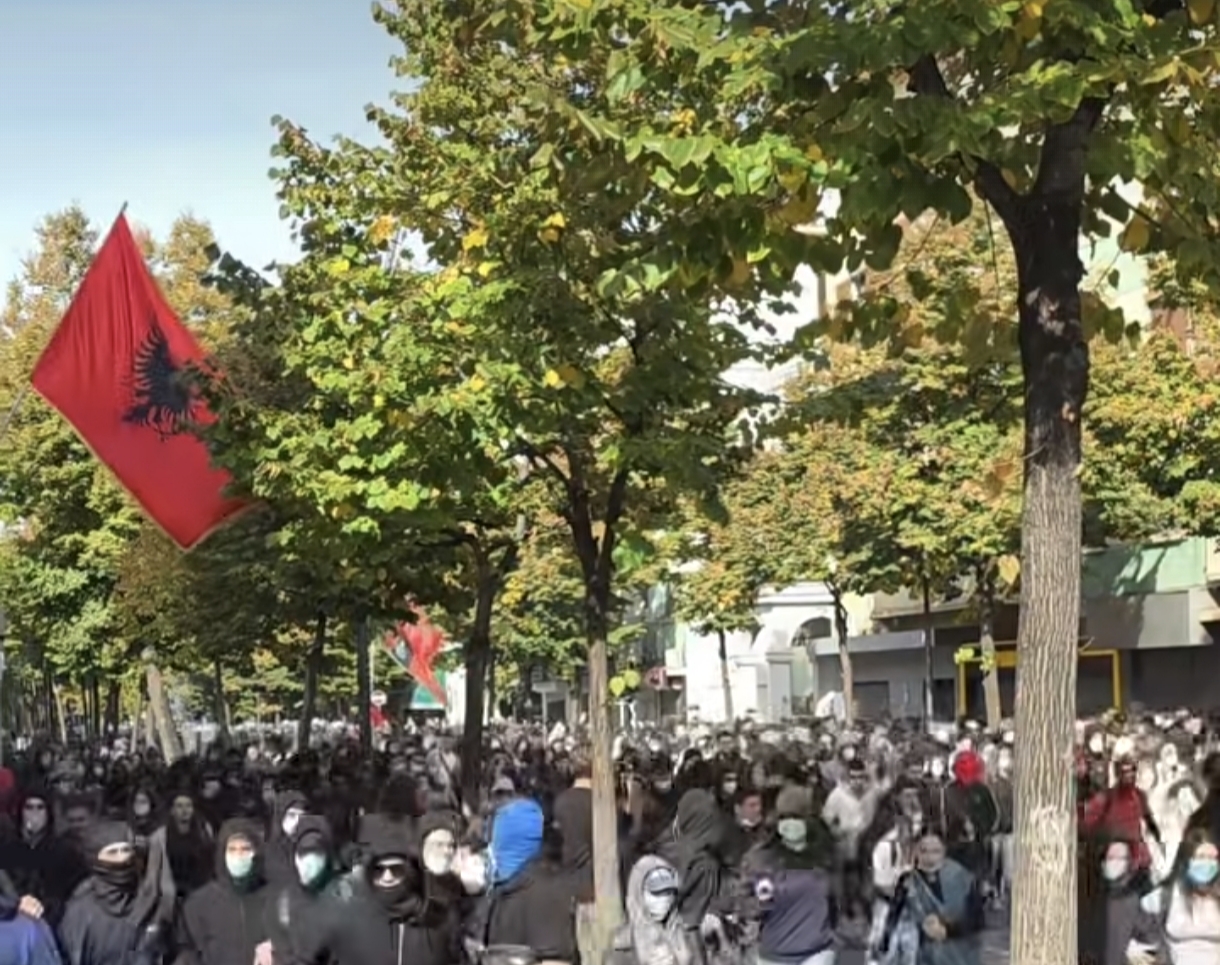 Proteste studentesche in Albania, dalle difficoltà economiche alla richiesta di riforme: le ragioni della mobilitazione
