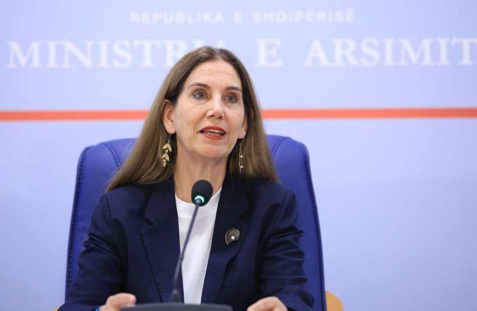 La Ministra Kumbaro: “Le università aprono le loro porte per un altro anno, pieno di idee, ricerche e sogni”