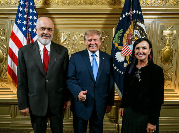 Rama risponde alle voci sulla visita negli USA: «Ecco la foto con Trump»