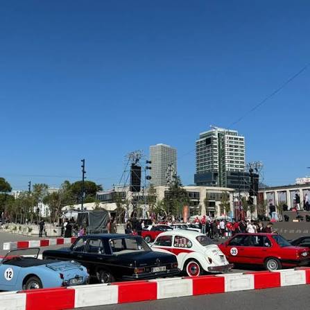 Tirana Grand Prix, la storia dell’automobilismo in mostra a Piazza madre Teresa