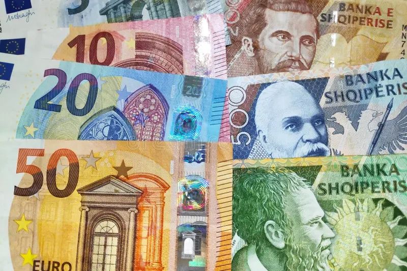 Il lek si rafforza rispetto alle valute estere