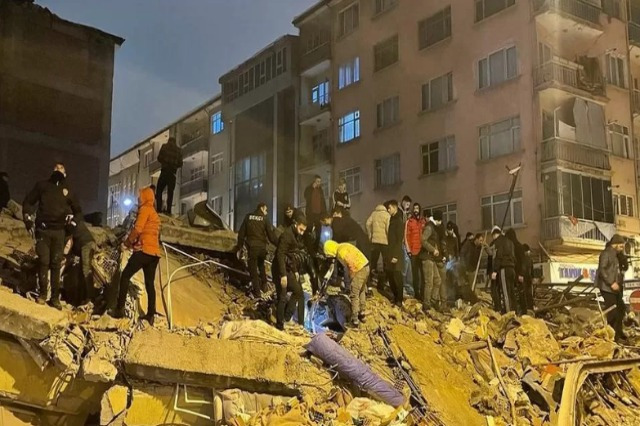 FOTO- Zemljotres jačine 7,8 stepeni u Turskoj i Siriji, preko 500 žrtava i hiljade povređenih do sada