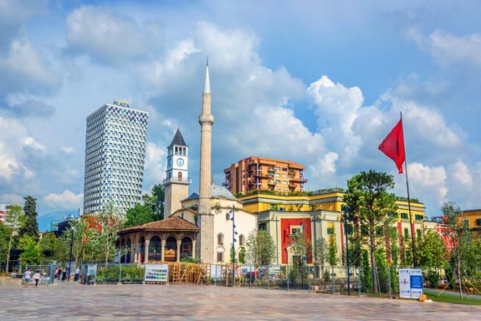 „Dejli mejl“: Tirana očima turista: Jedan od najekonomičnijih i najzanimljivijih gradova u Evropi