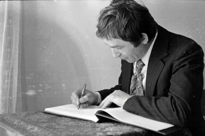 Muzej Marubi objavljuje retke fotografije Bekima Fehmiua tokom njegove posete Skadru 1972.
