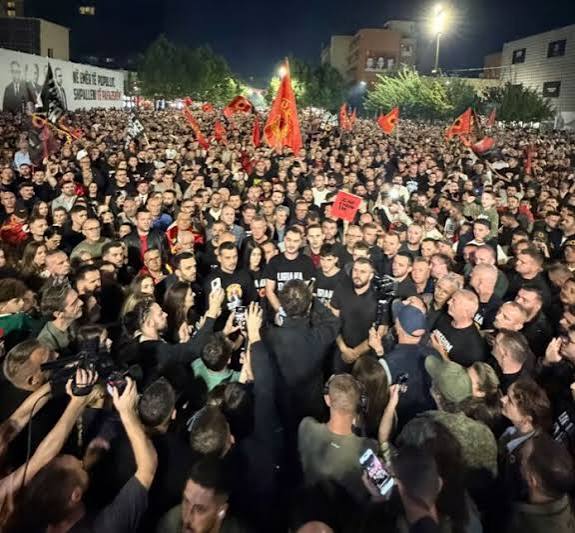 Izricanje presude bivšim vođama OVK, nastavljaju se protesti protiv odluke Specijalnog suda u Hagu