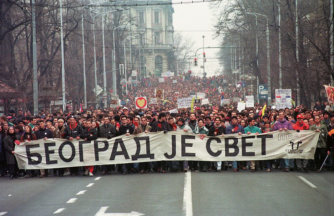 SRBIJA – Više od 1.000 demonstranata protiv ograničenja za glasanje u inostranstvu