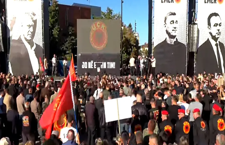 „Ne u moje ime“, još jedan protest ispred Skupštine Kosova, zahtevajući usvajanje Zakona o specijalnom većom