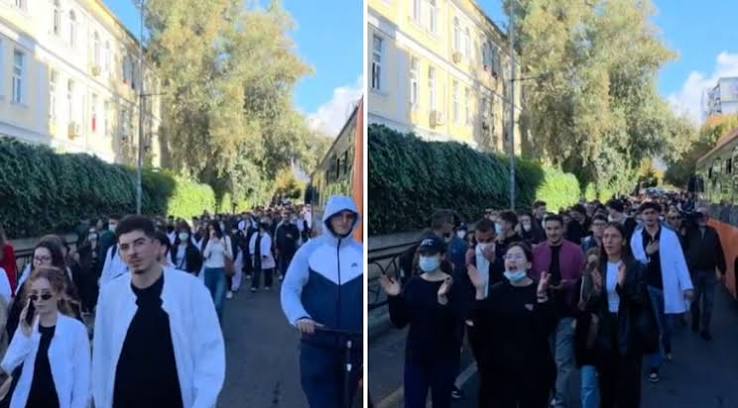 Studenti i nastavnici nastavljaju protest ispred kabineta premijera