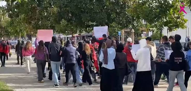 Protesti u okruzima/Tenzije u Leži i Burelu, neki su pod pratnjom i povređeni. Studenti takođe protestuju u Skadru, Valoni i Korči