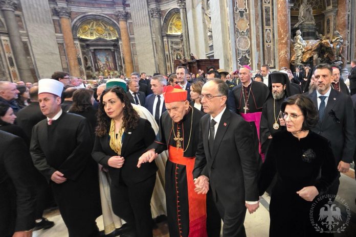 Begaj, Osmani ve dini cemaatlerin liderlerinden Papa Francesco’ya Vatikan’da saygı duruşu