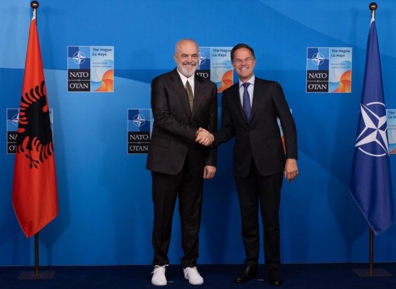 Rama, Rutte ile görüştü: NATO, Durres askeri terminali için taahhütte bulundu