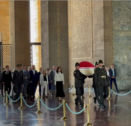 Meclis Başkanı Spiropali, Türkiye Ziyaretinde Anıtkabir’de Saygı Duruşunda Bulundu