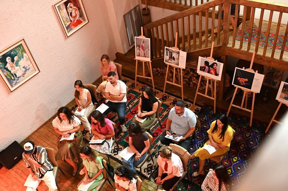“Köklerim” Adlı Ulusal Yarışma: Gençler Kimliklerini ve Göçün Zorluklarını Fotoğrafla Anlattı