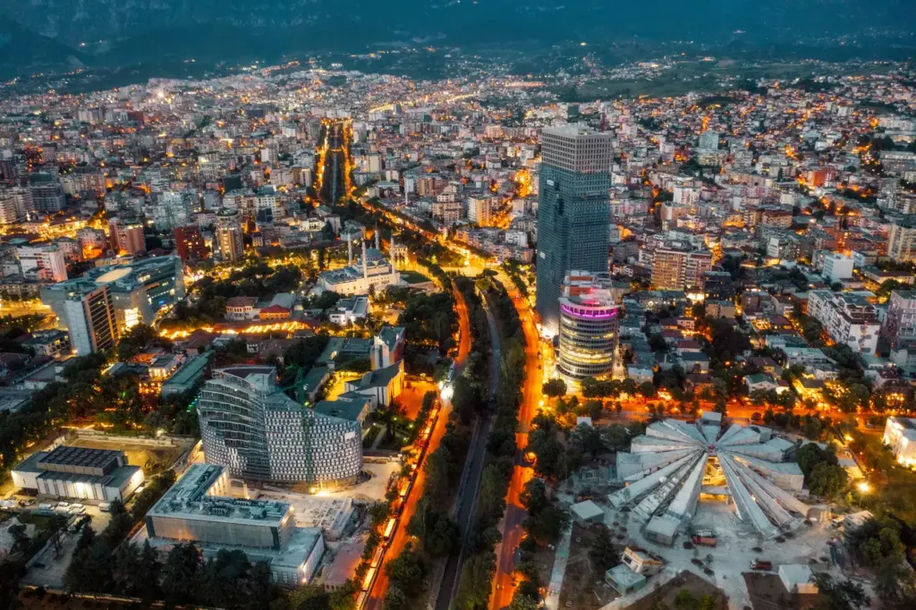 “Metro”: Tiran – İlginç Tarihi, lezzetli yemekleri ve renkli gece hayatıyla bir şehir