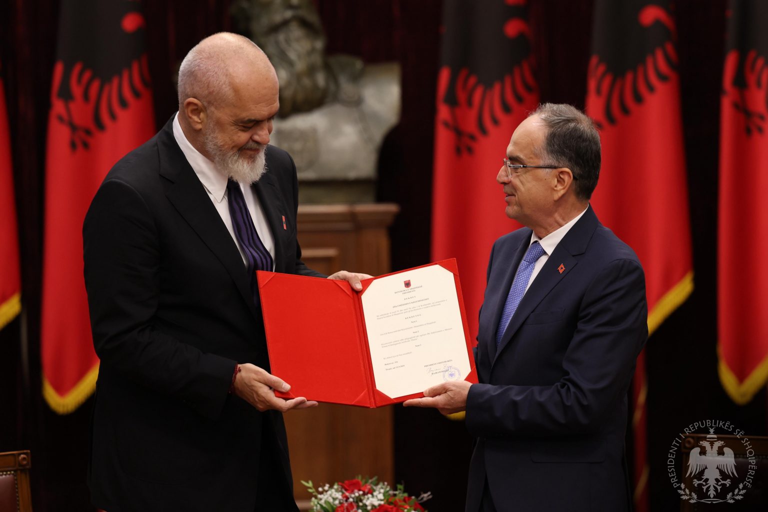Cumhurbaşkanı Bajram Begaj, Sosyalist Parti Genel Başkanı Edi Rama’yı yeni hükümeti kurmakla görevlendirdi.