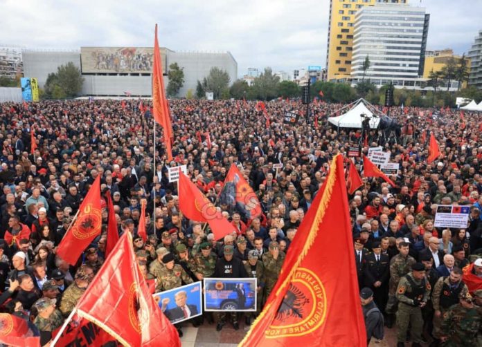Tiran’da UÇK’nin eski liderlerine büyük destek, Rama: “Kalbim dağ gibi”