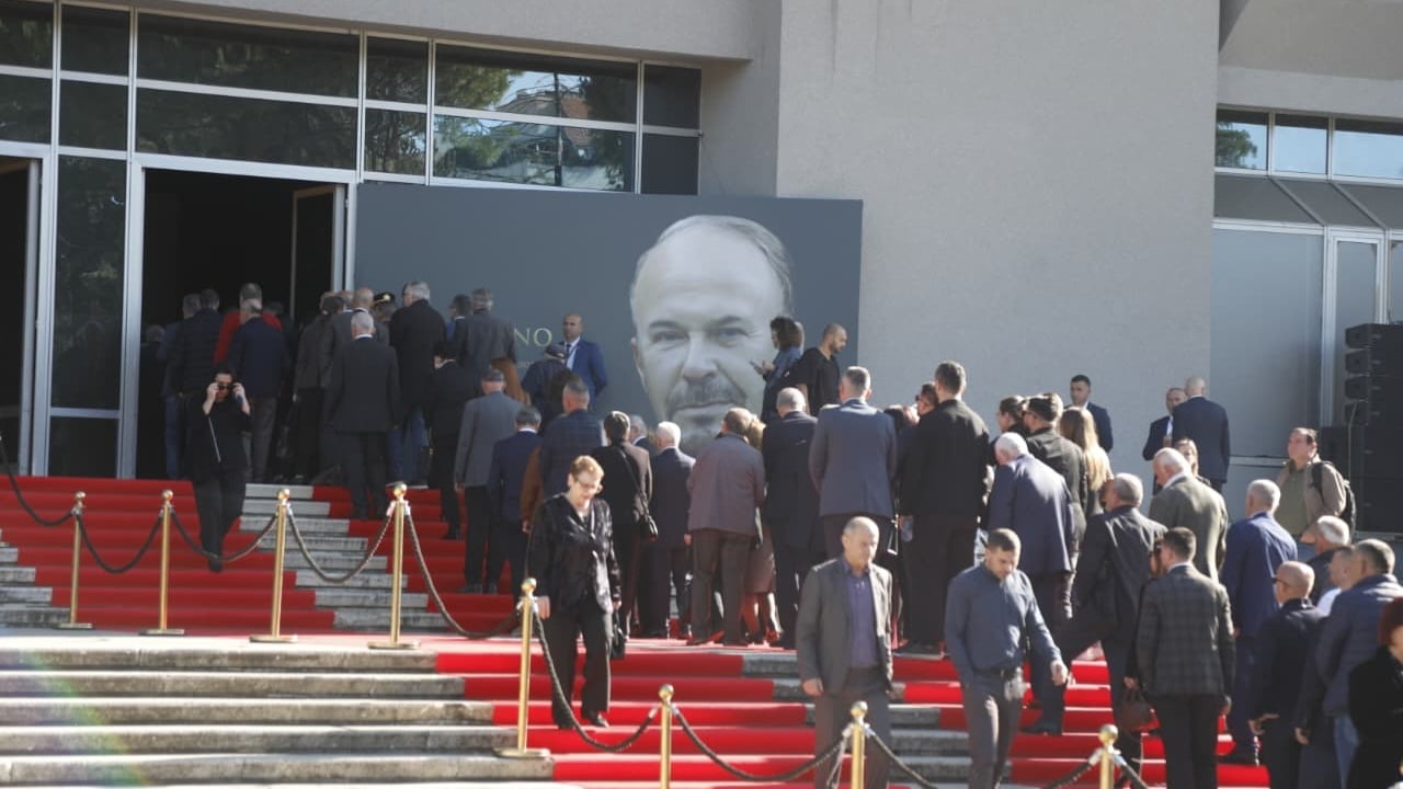 Arnavutluk’ta Ulusal Yas Günü – Eski Başbakan Fatos Nano’ya devlet töreniyle son veda
