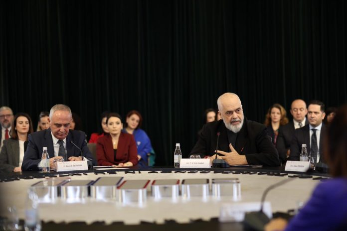 Başbakan Rama, Arnavutluk’un şeffaflık endeksinde bölgesel ortalamanın 10 puan üzerinde olduğunu vurguladı